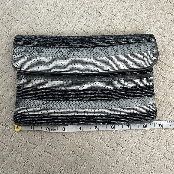 Beaded clutch - Picture 5 of 6